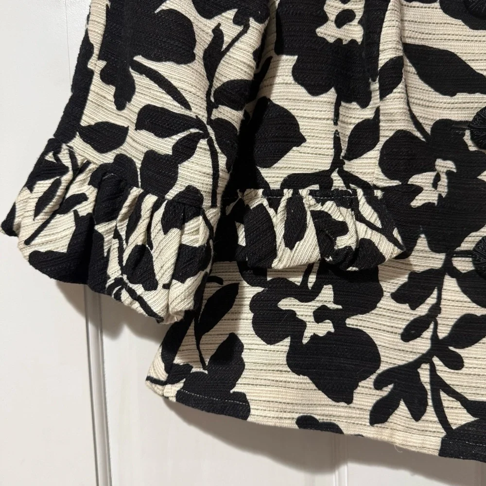 I.C.E. Black & Cream Textured Floral Cropped Blazer Jacket - Picture 10 of 13